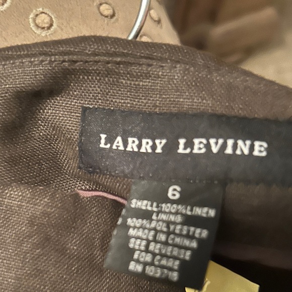 Larry Levine Brown Linen Skirt. Beautiful detail with vertical pleats.Lined Skrt - Picture 3 of 5